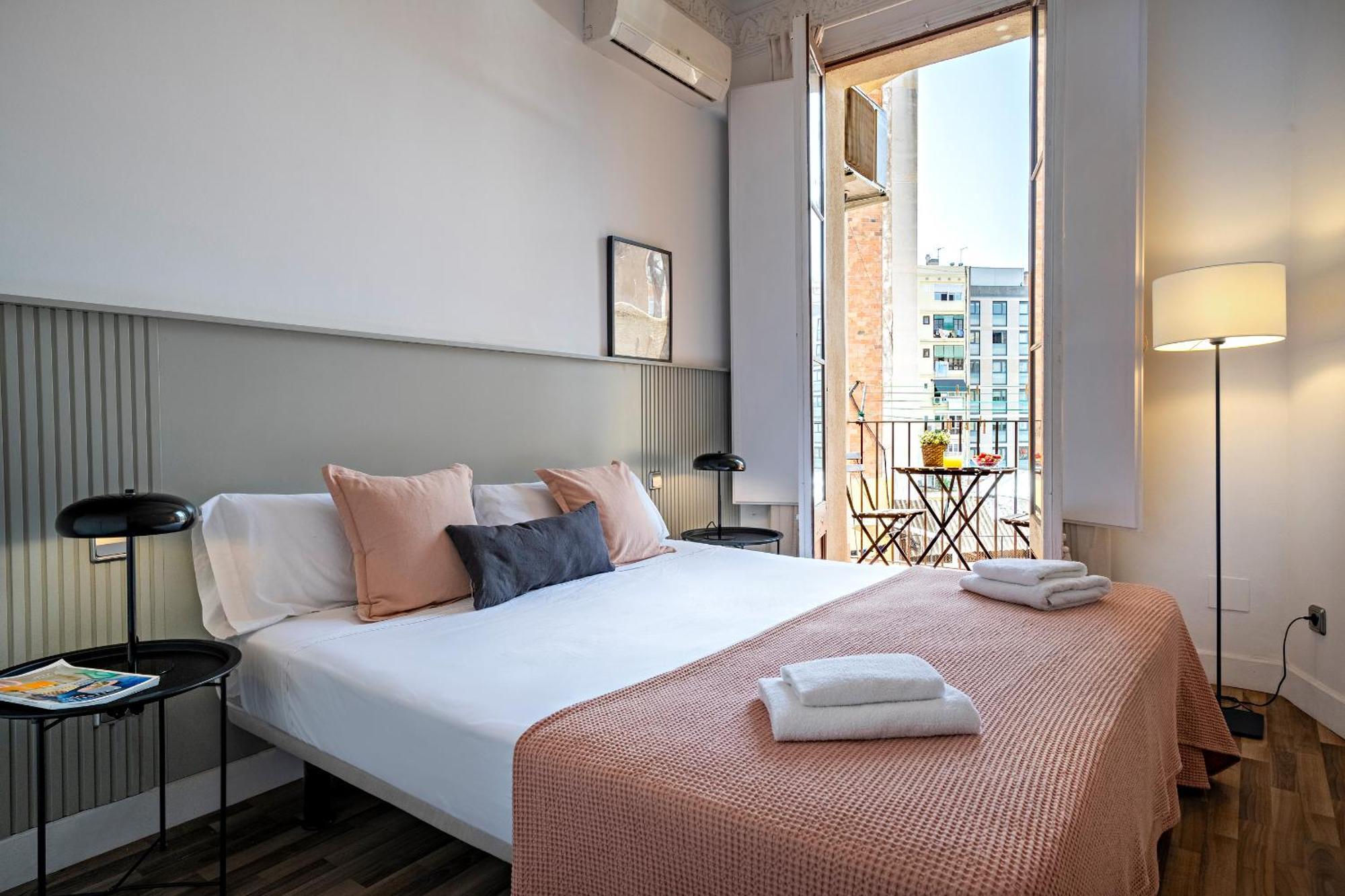 Habitat Apartments Eixample Balconies. — Photos 3